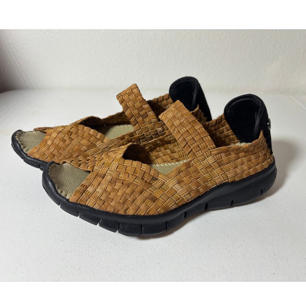 Bernie Mev NWOT Size 5 (EU 36) Comfi Basket Weave Gold-Tan Slip-On Sandals